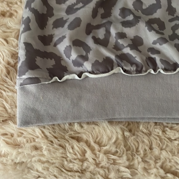 SHEIN Leopard Print Pullover.  Grey size Large - Picture 4 of 5